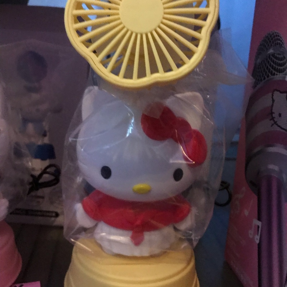 Hello Kitty Yellow Fan